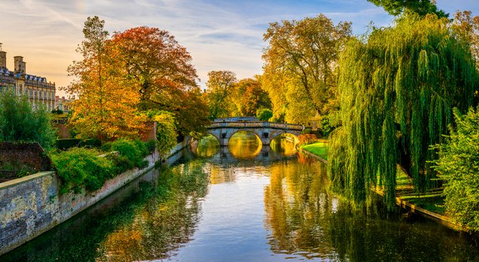 Beautiful autumn scenery of Cambridge city at the river Cam. Eng